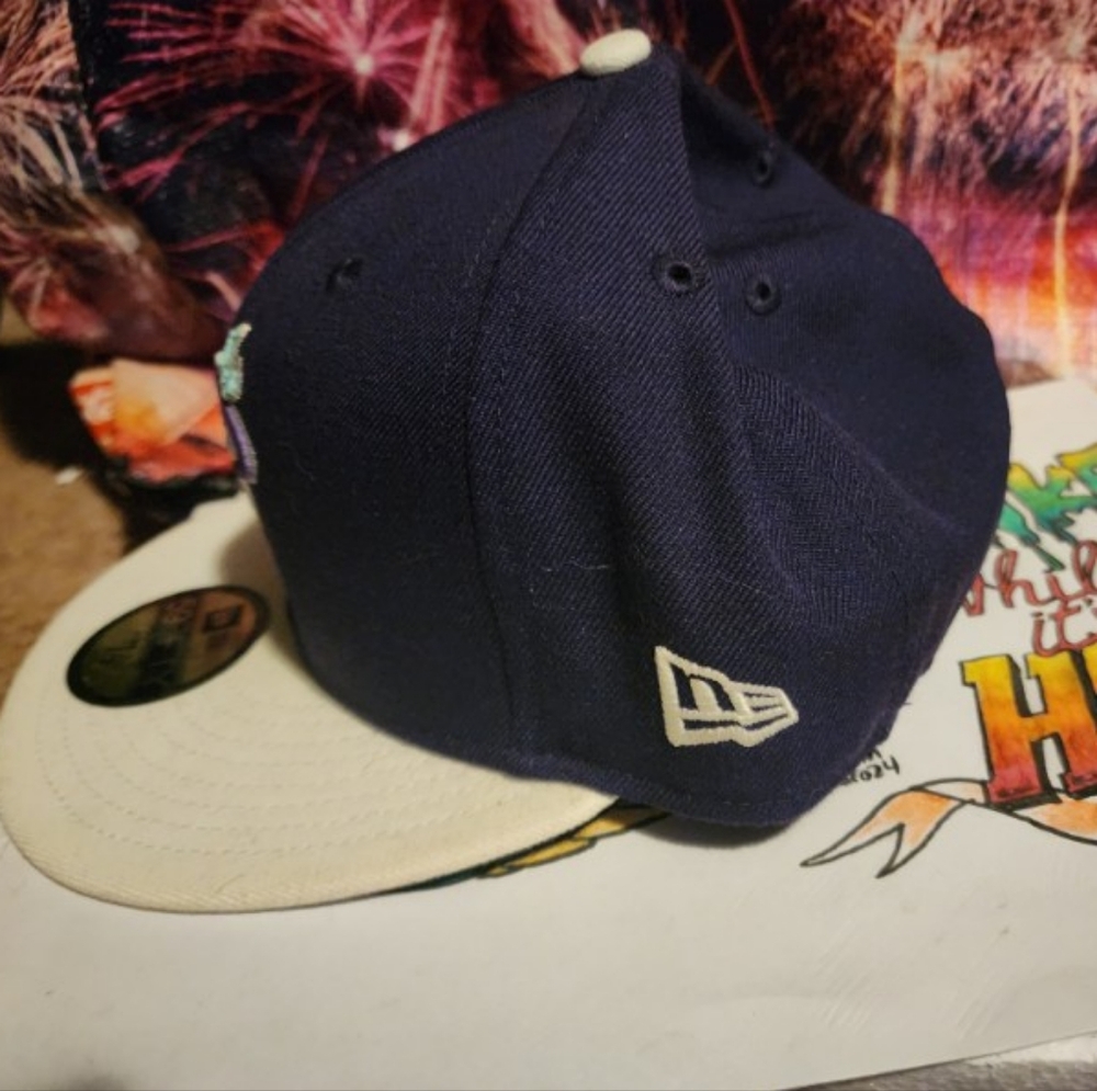 🔥🏀 Miami Heat Logo New Era, 59Fifty, 7 3/8", Royal purple with blue 🏀🔥 - Picture 4 of 5